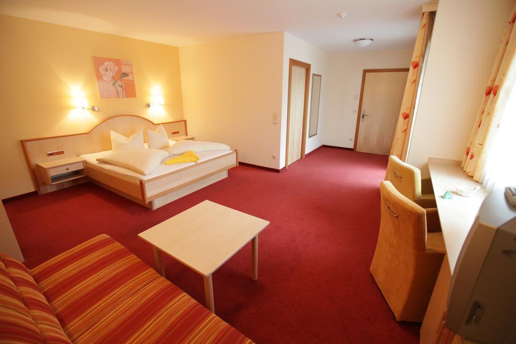 Hotel Gasthof Neuner Imst Rum bild