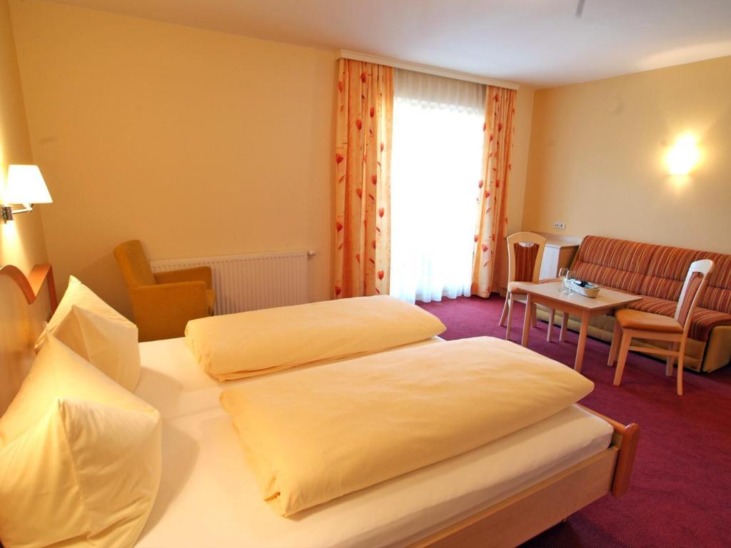 Hotel Gasthof Neuner Imst Rum bild